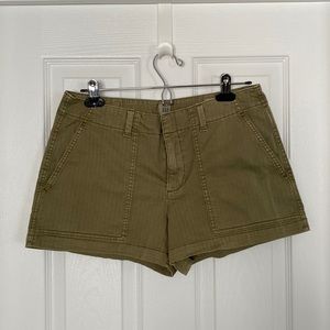 GAP olive green shorts